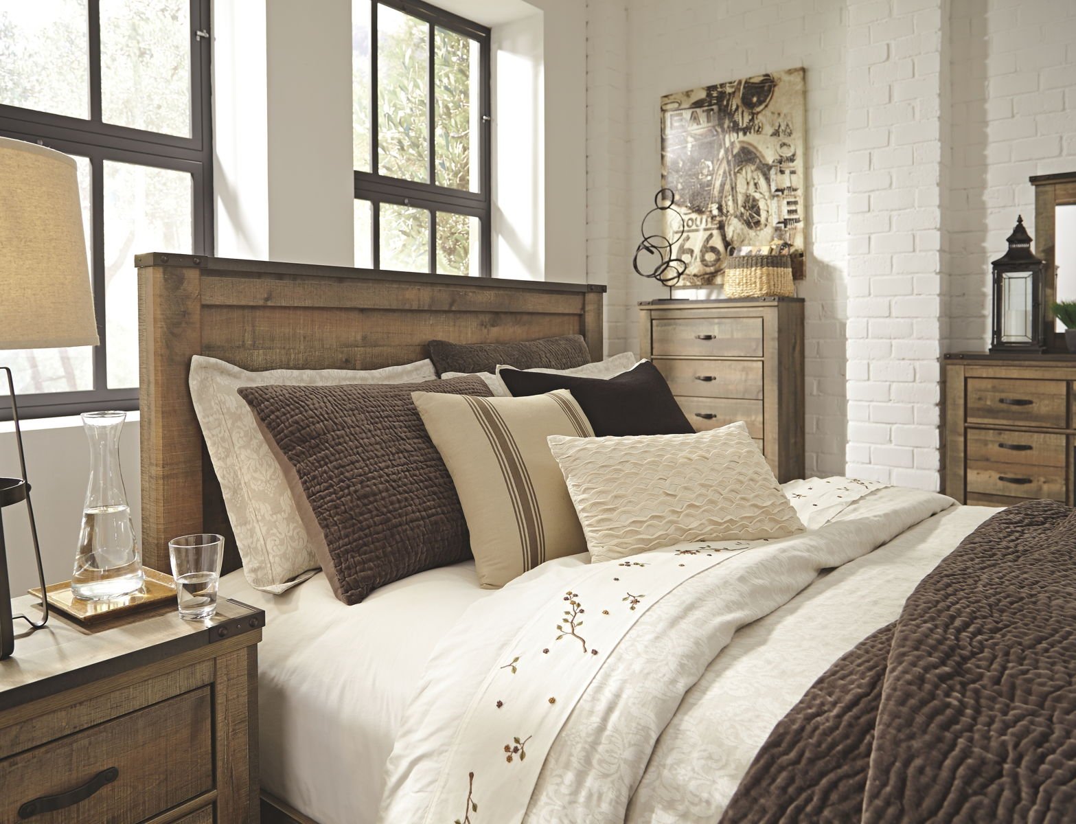 Trinell - Panel Bed - Image 10