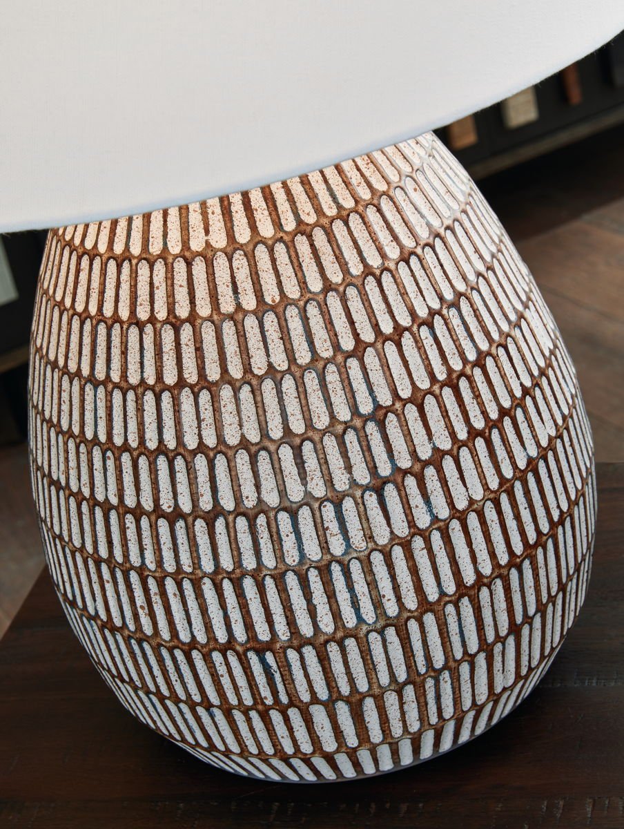 Darrich - Metal Table Lamp - Beige / White - Image 3