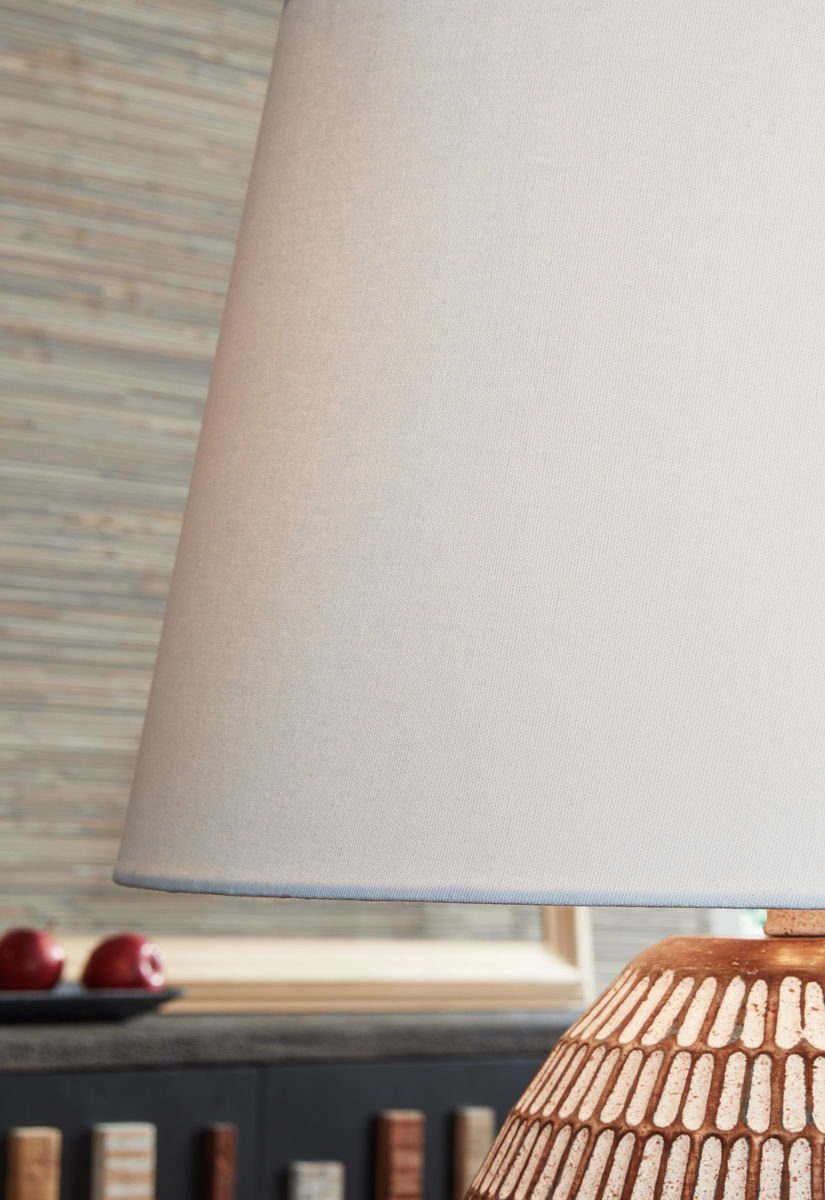Darrich - Metal Table Lamp - Beige / White - Image 4