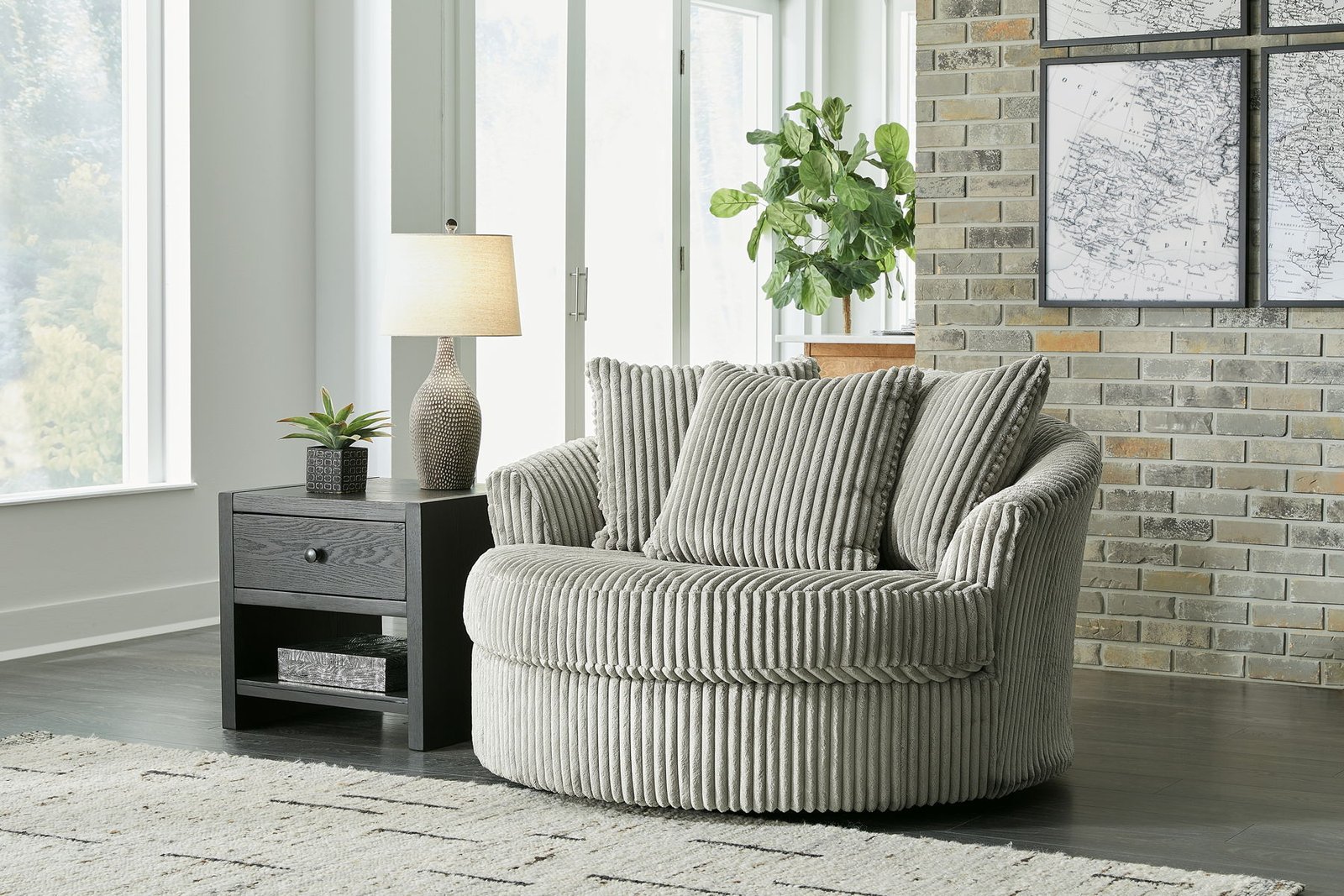 Lindyn - Oversized Swivel Accent Chair - Image 3