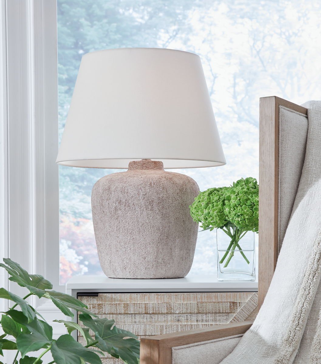 Danry - Metal Table Lamp - Distressed Cream - Image 4