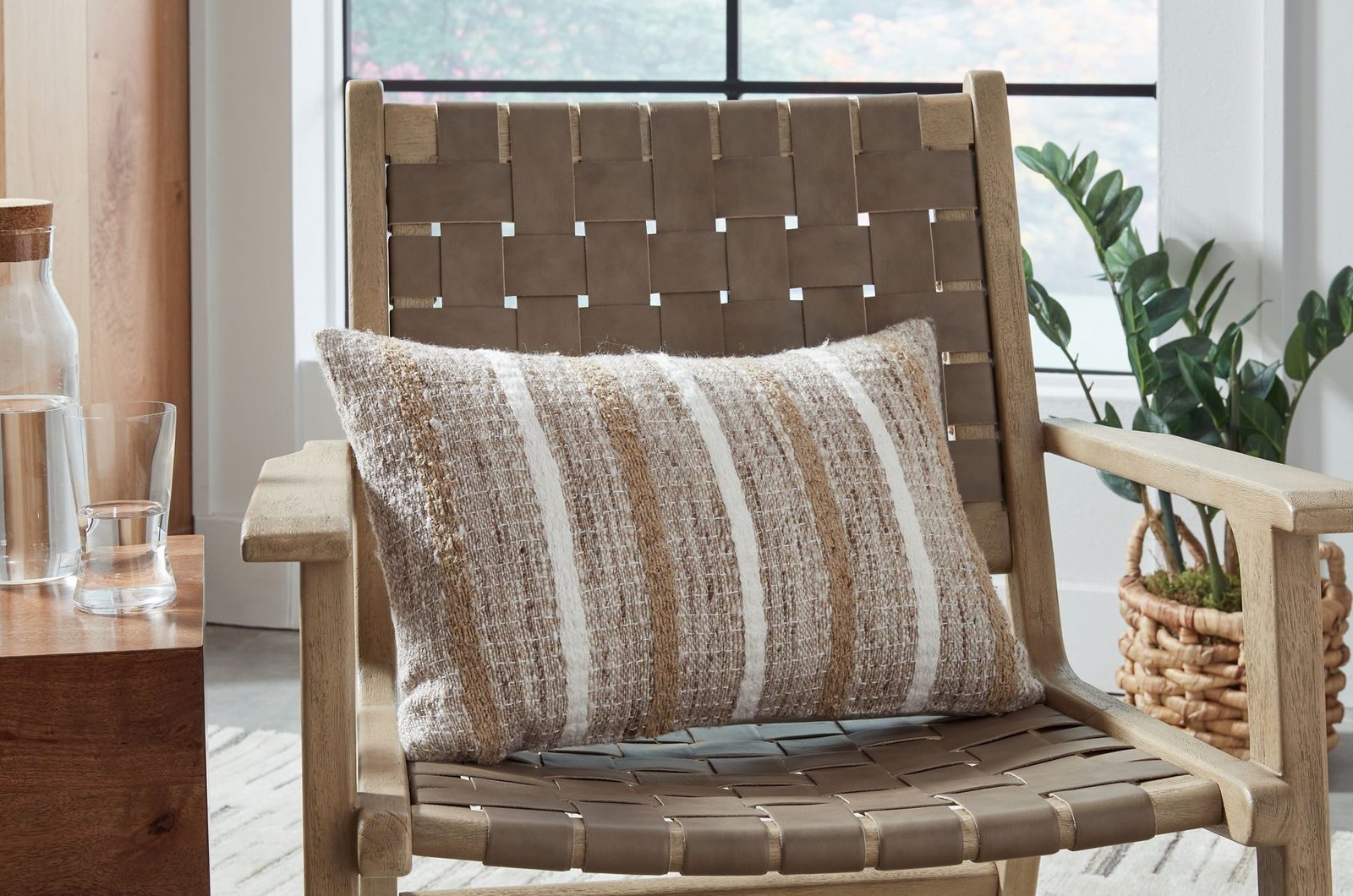 Benish - Pillow (Set of 4) - Tan / Brown / White - Image 2